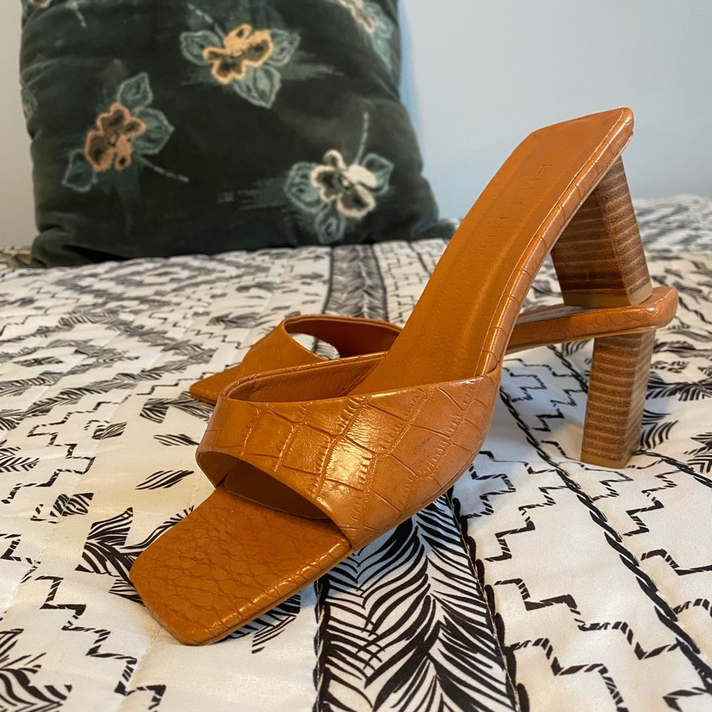 Cognac “crock skin” mules